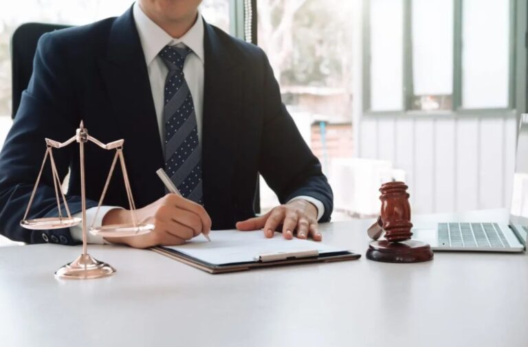 immigration lawyer