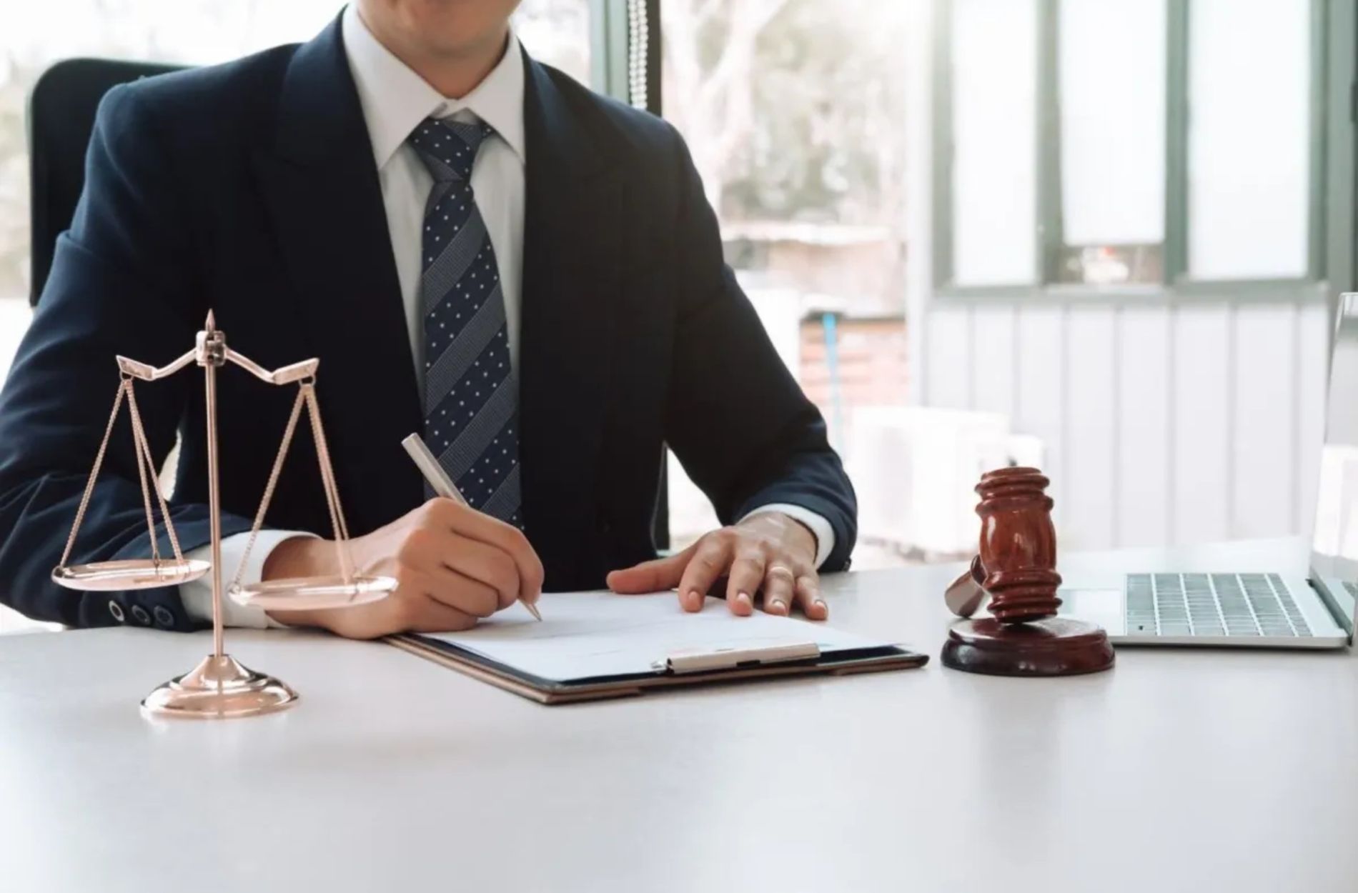immigration lawyer
